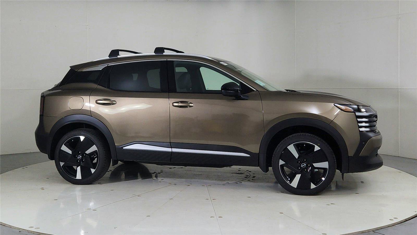New 2026 Nissan Kicks SR w/ Cold Weather Package image 8
