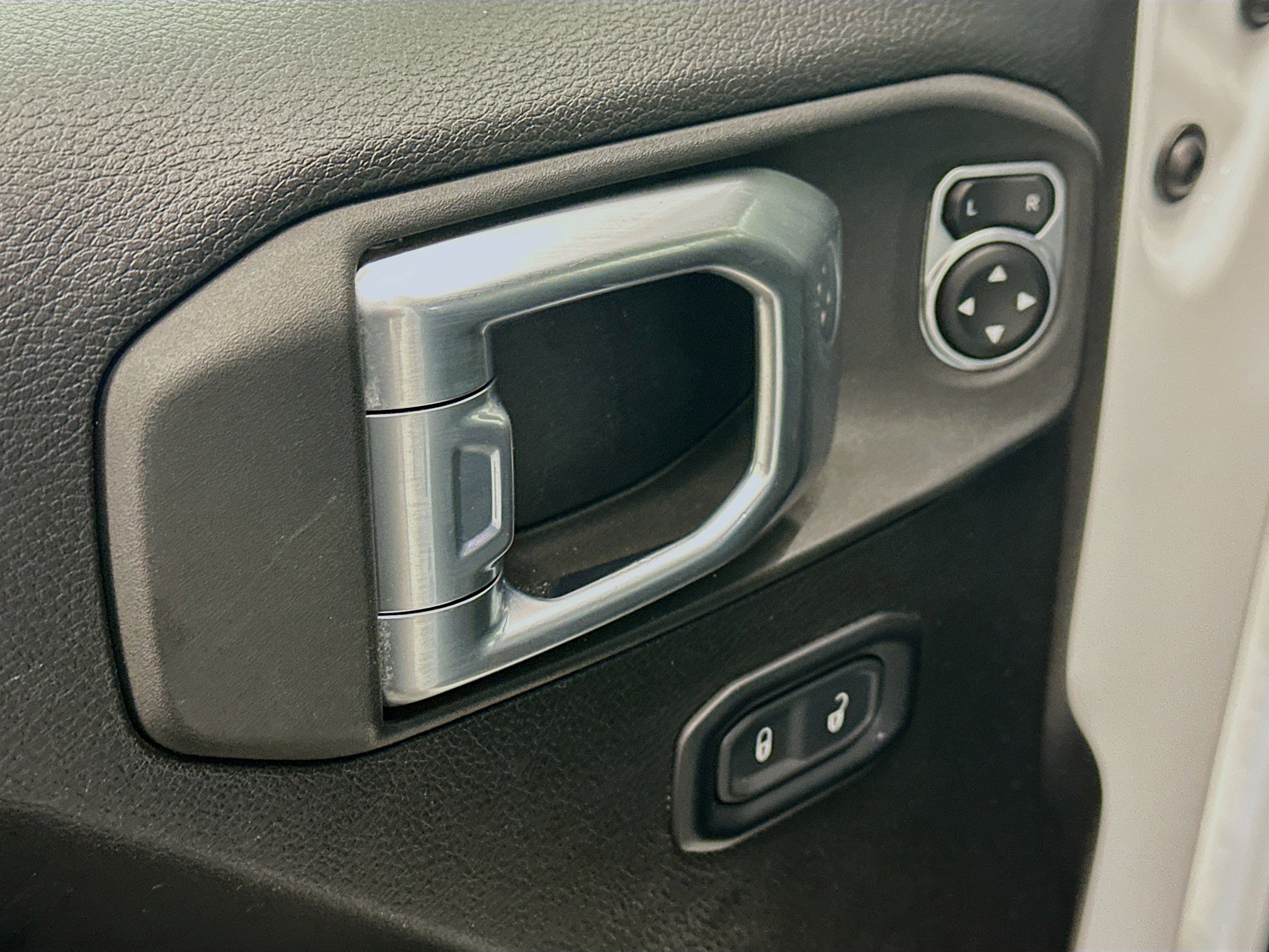 Used 2025 Jeep Wrangler Sport S image 15