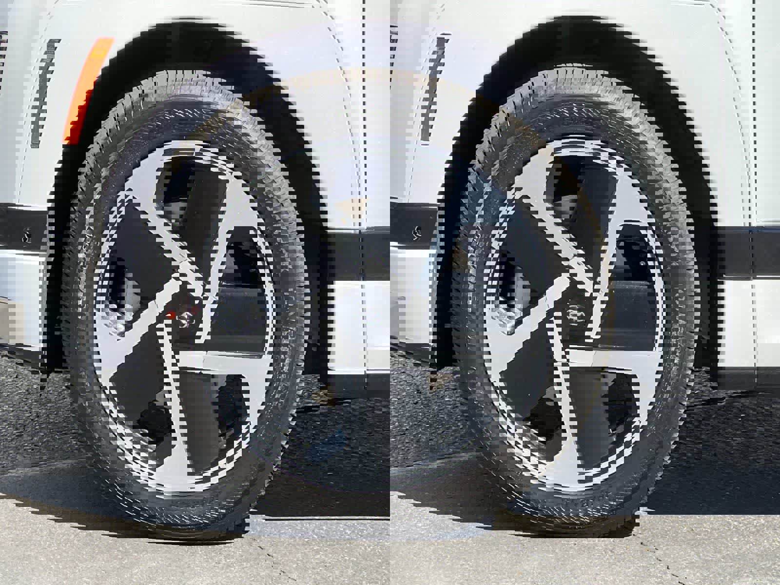 New 2026 Hyundai Ioniq 9 Calligraphy image 27