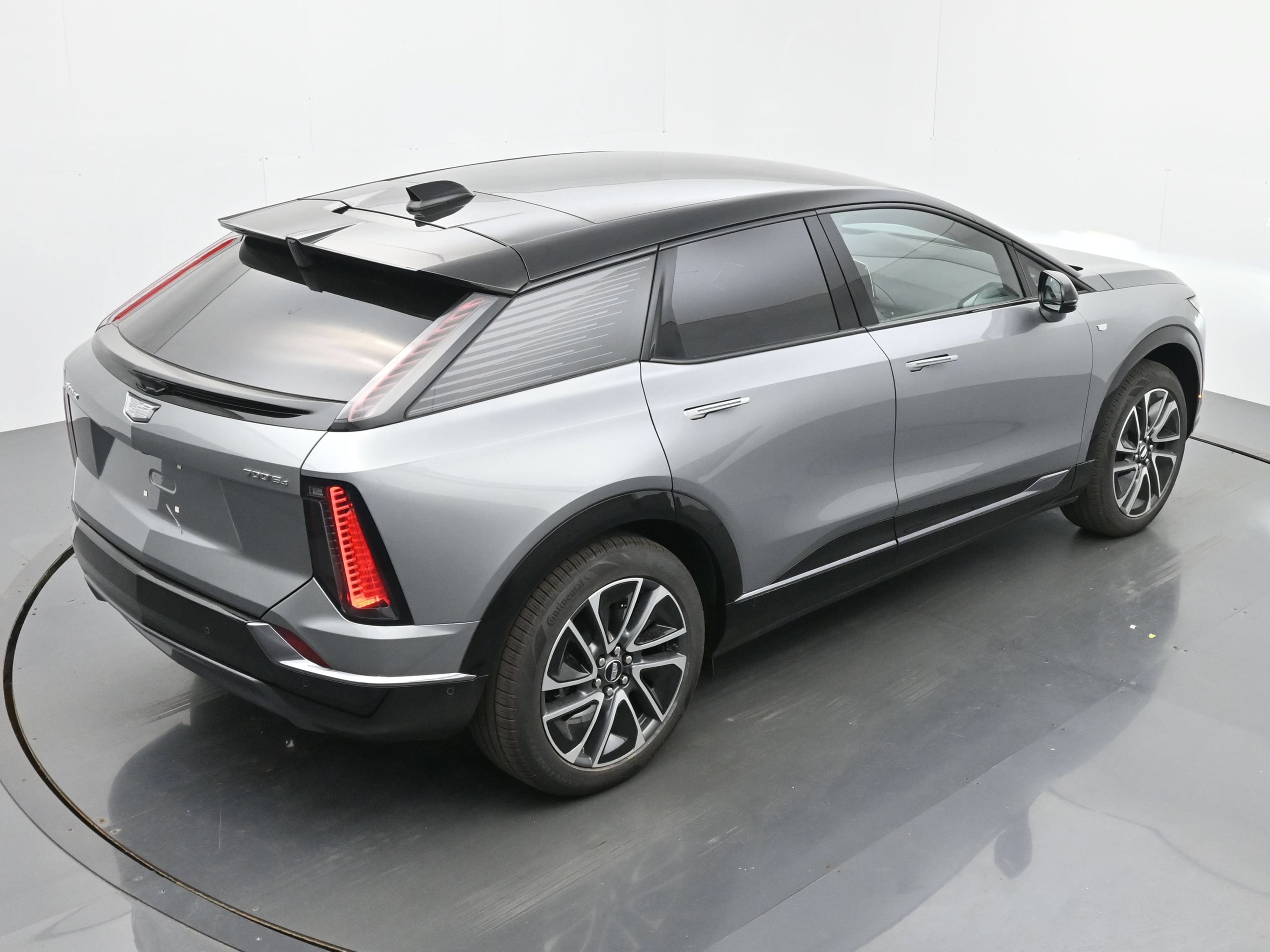 New 2026 Cadillac Optiq Sport 2 w/ LPO, Floor Liner Package AWD/4WD image 27