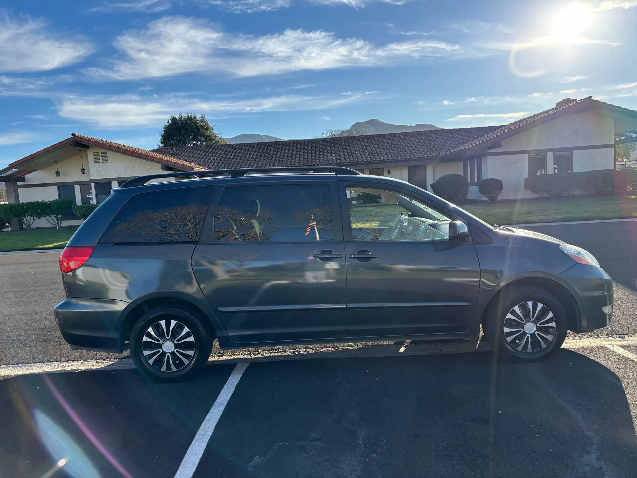 Used 2009 Toyota Sienna CE image 2
