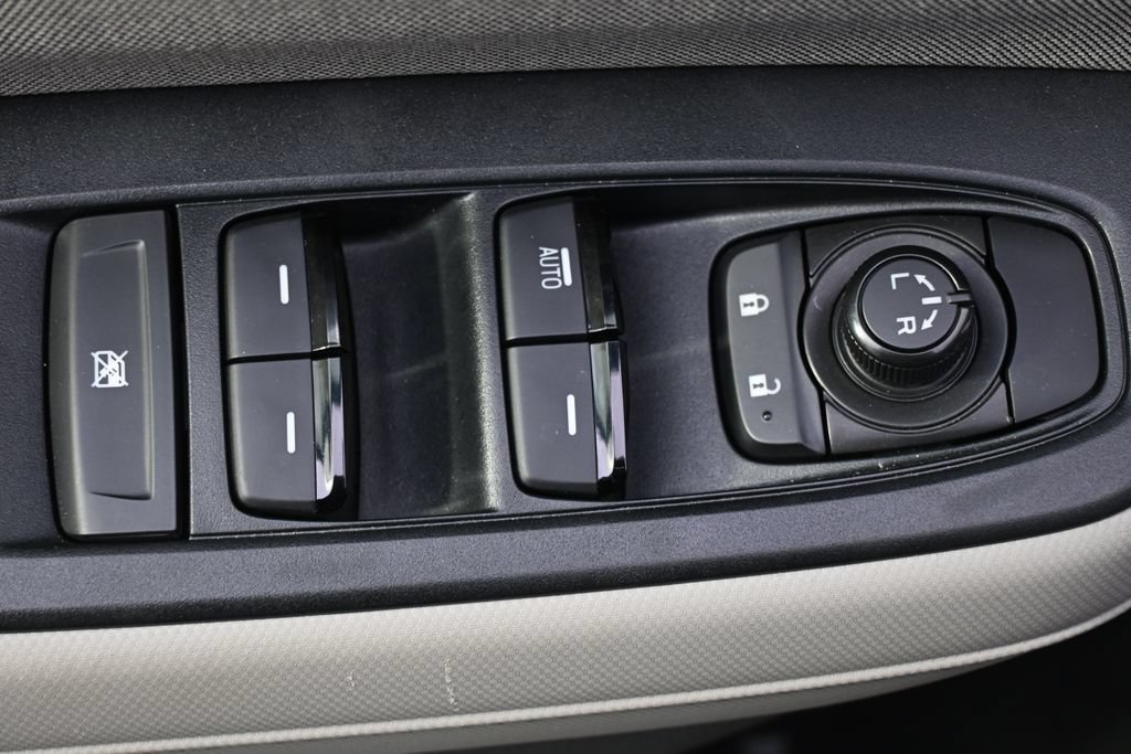 Used 2025 Subaru Forester AWD/4WD image 23