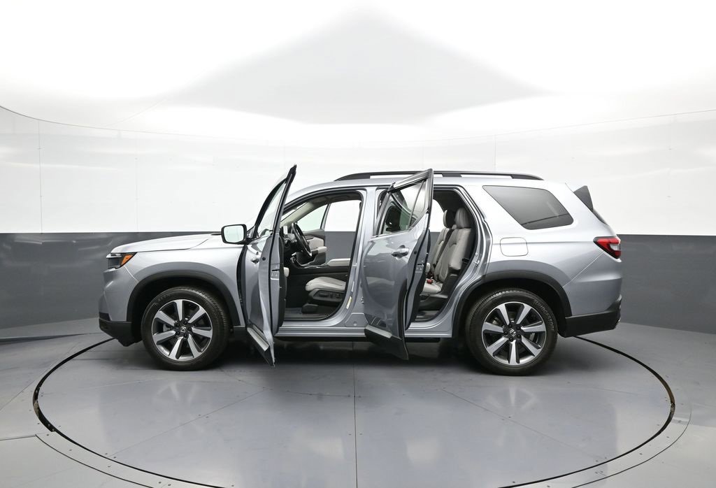 Used 2023 Honda Pilot Touring image 45