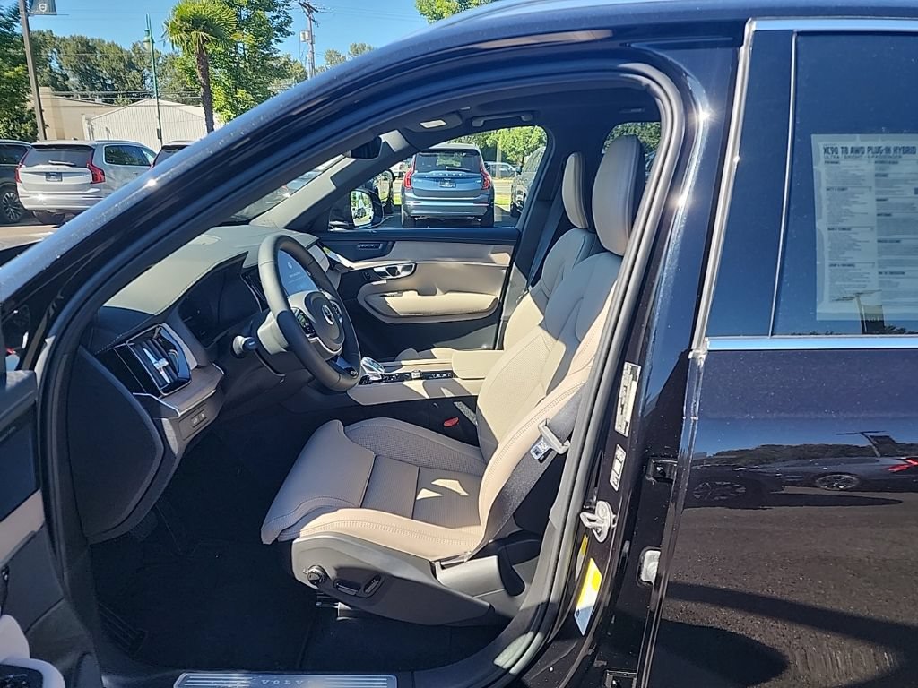 New 2026 Volvo XC90 T8 Ultra w/ Protection Package AWD/4WD image 4