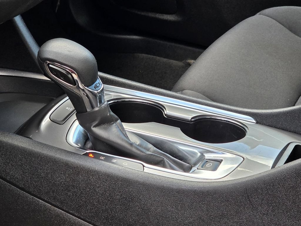 Used 2023 Chevrolet Malibu LT FWD image 19