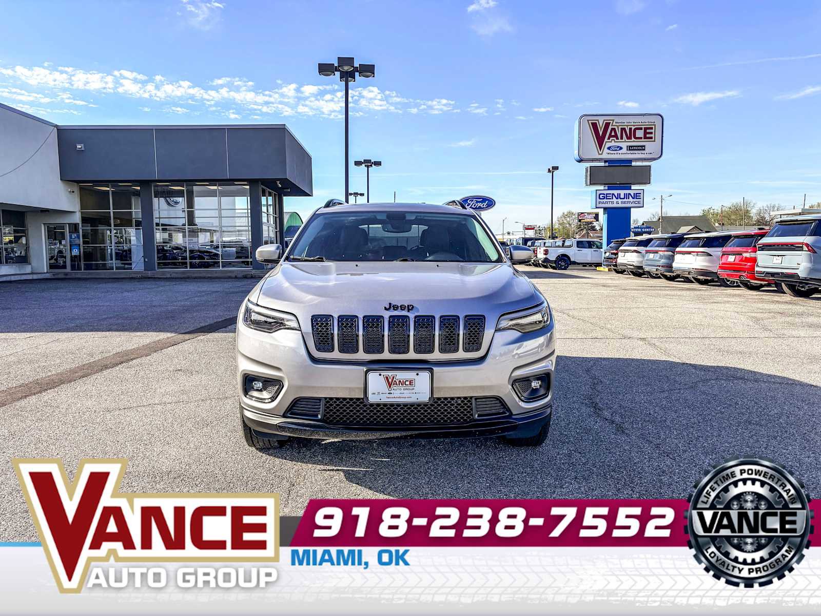 Used 2019 Jeep Cherokee Latitude Plus AWD/4WD image 2