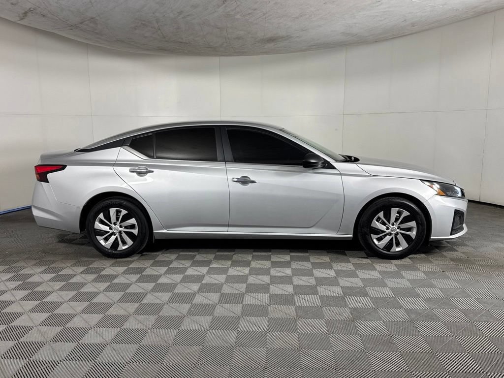 Used 2024 Nissan Altima 2.5 S FWD image 7