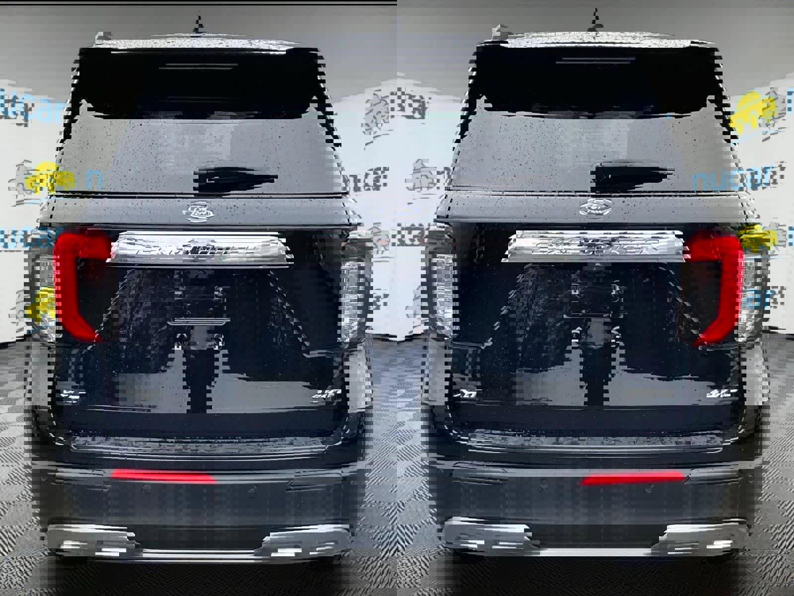 Used 2023 Ford Explorer XLT w/ Equipment Group 202A image 3