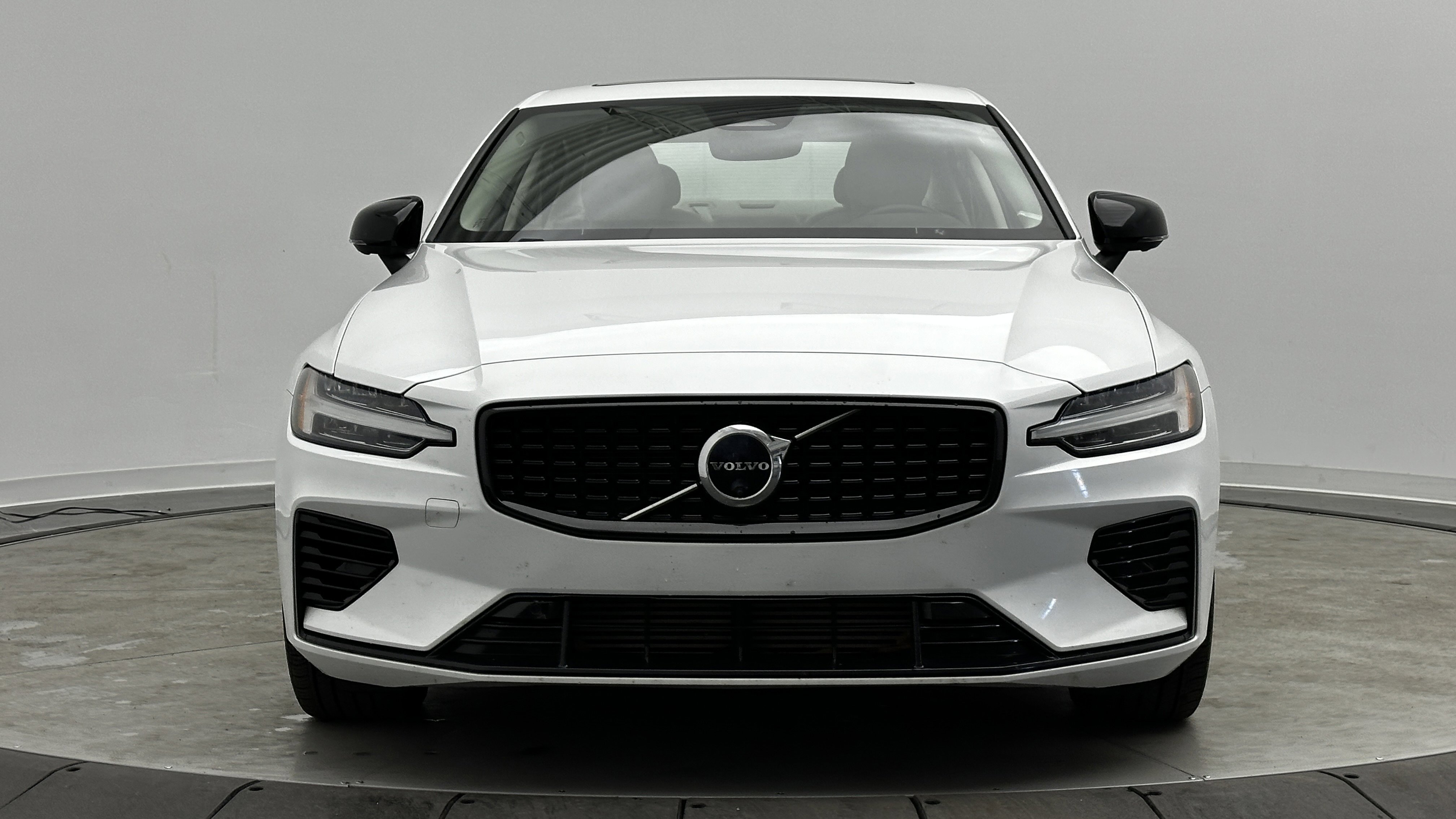 Used 2023 Volvo S60 T8 Plus image 2