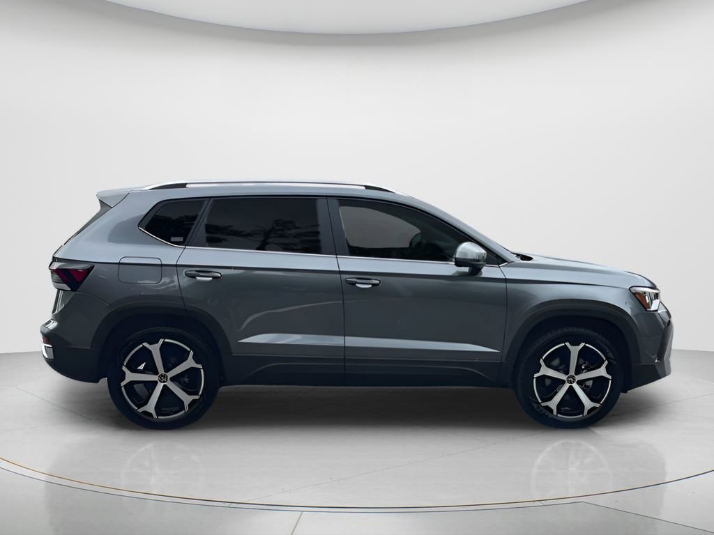 New 2026 Volkswagen Taos SEL image 9
