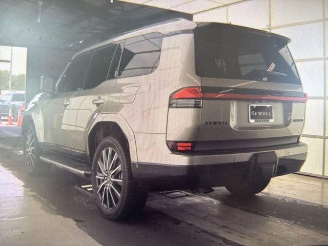Used 2024 Lexus GX 550 AWD/4WD image 4