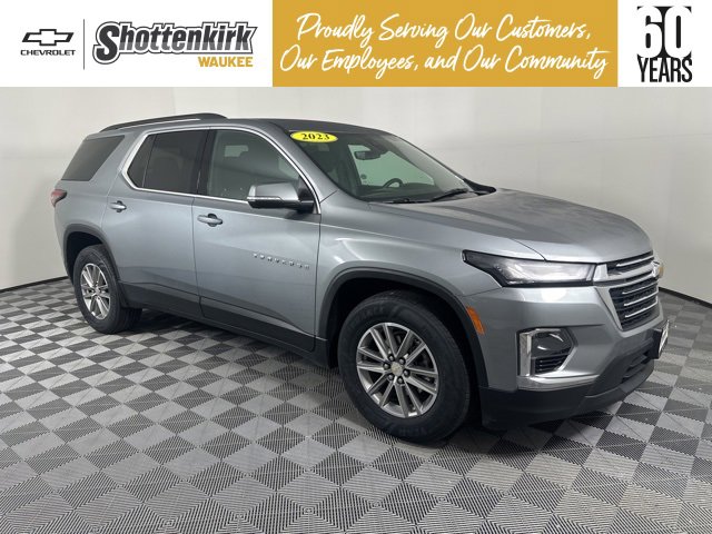 Used 2023 Chevrolet Traverse LT w/ Rear Camera Mirror Package image 1
