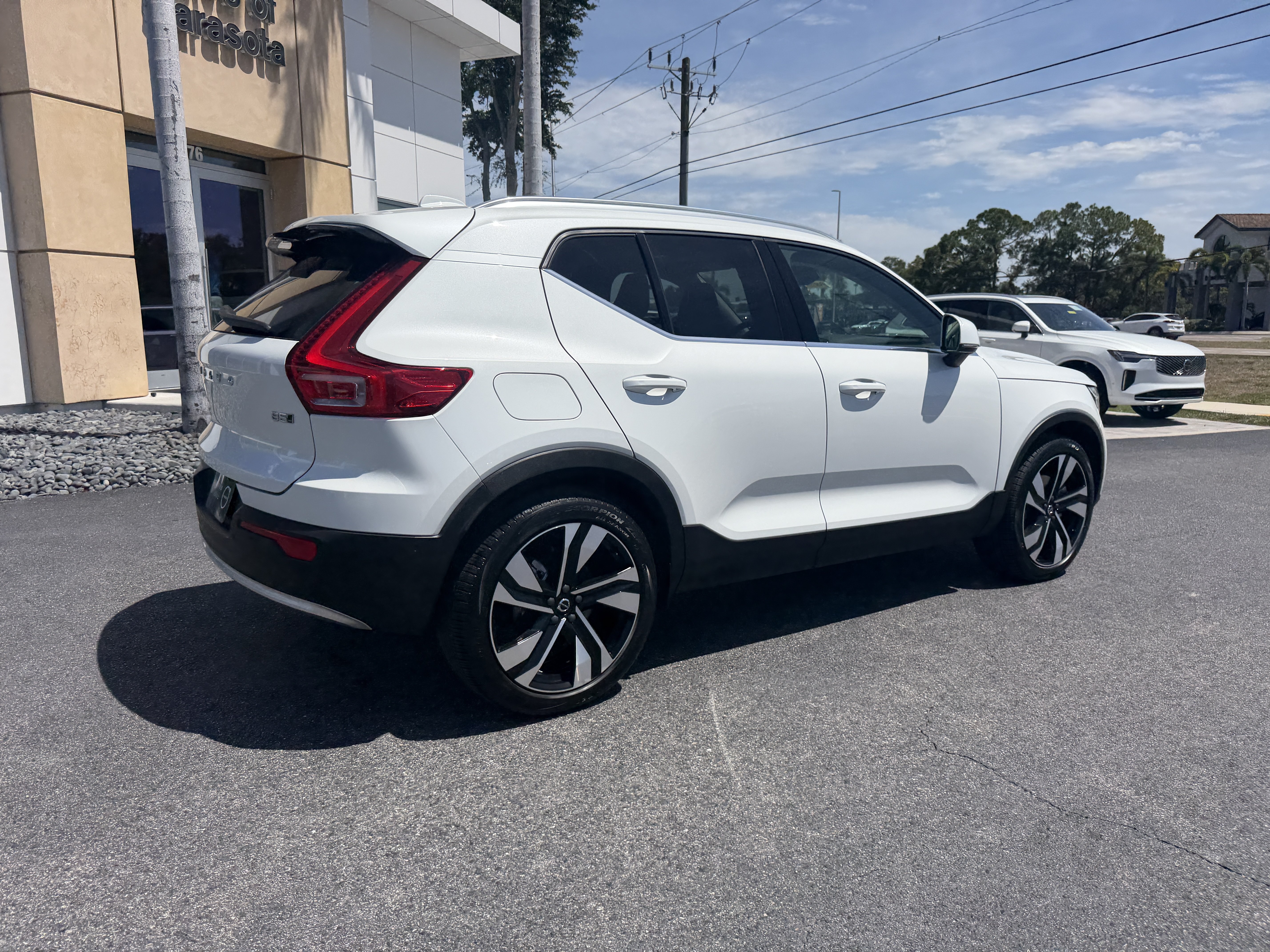Certified 2023 Volvo XC40 B5 Ultimate w/ Protection Package Premier AWD/4WD image 3