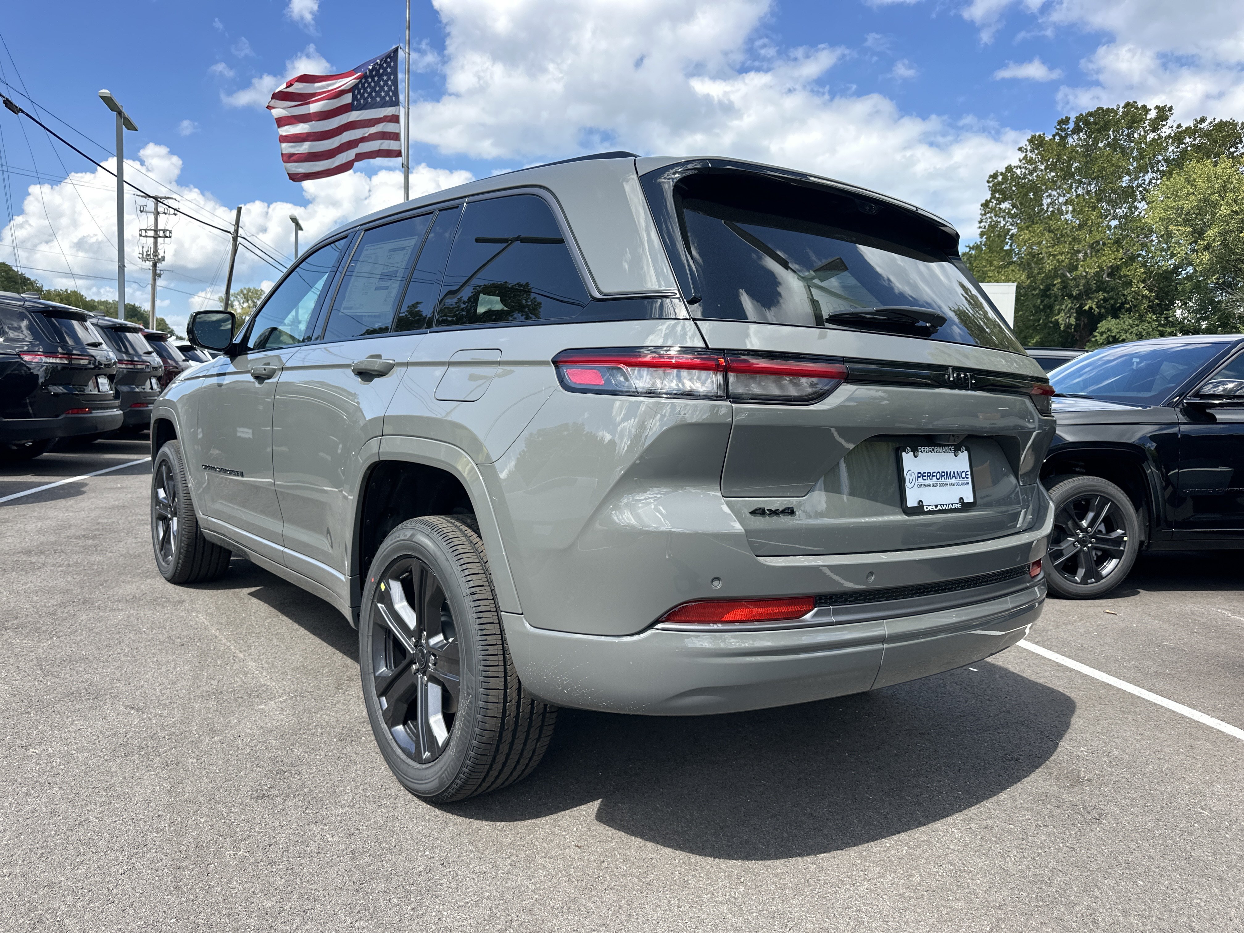 New 2027 Jeep Grand Cherokee Limited AWD/4WD image 26