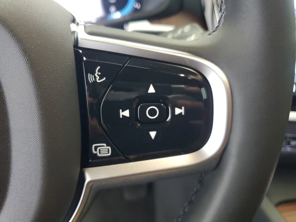 New 2025 Volvo V60 B5 Cross Country Ultra w/ Protection Package Premier image 25