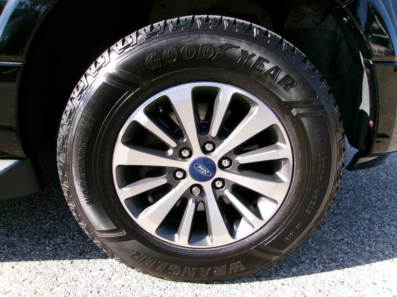 Used 2017 Ford Expedition XLT w/ Equipment Group 201A image 10
