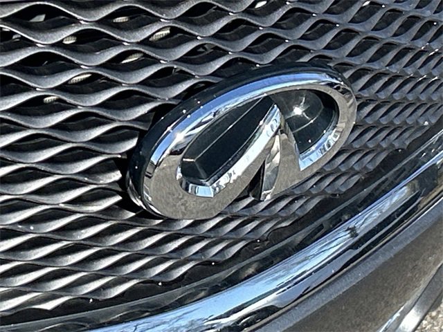 Used 2019 INFINITI Q70 Luxe w/ Proactive Package image 11