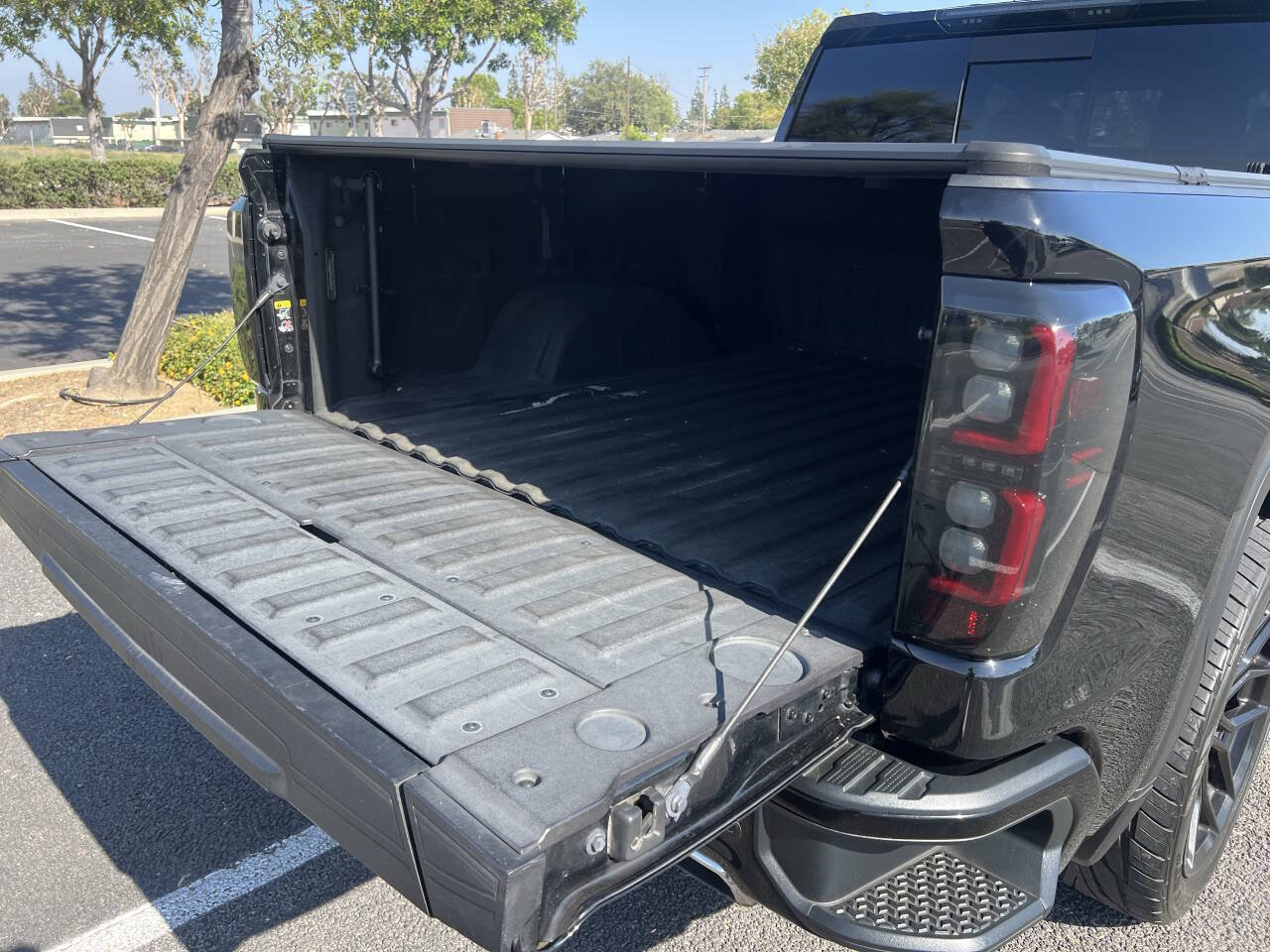 Used 2020 GMC Sierra 1500 Denali RWD image 8