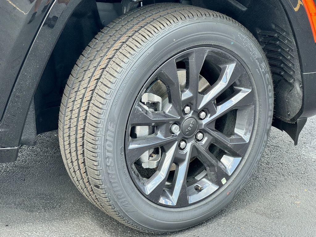 New 2026 Jeep Grand Cherokee L Limited AWD/4WD image 9