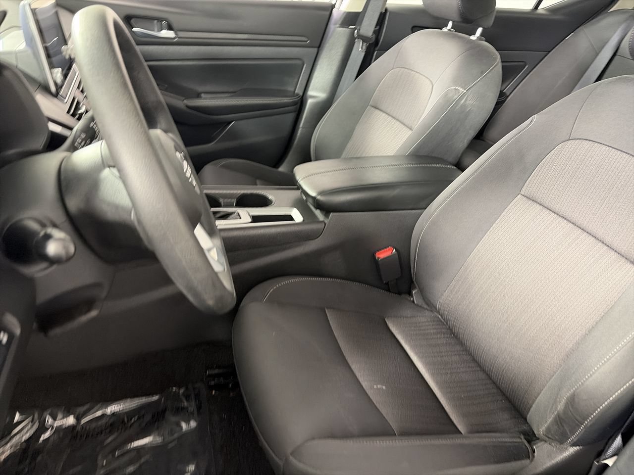 Used 2025 Nissan Altima 2.5 SV FWD image 19