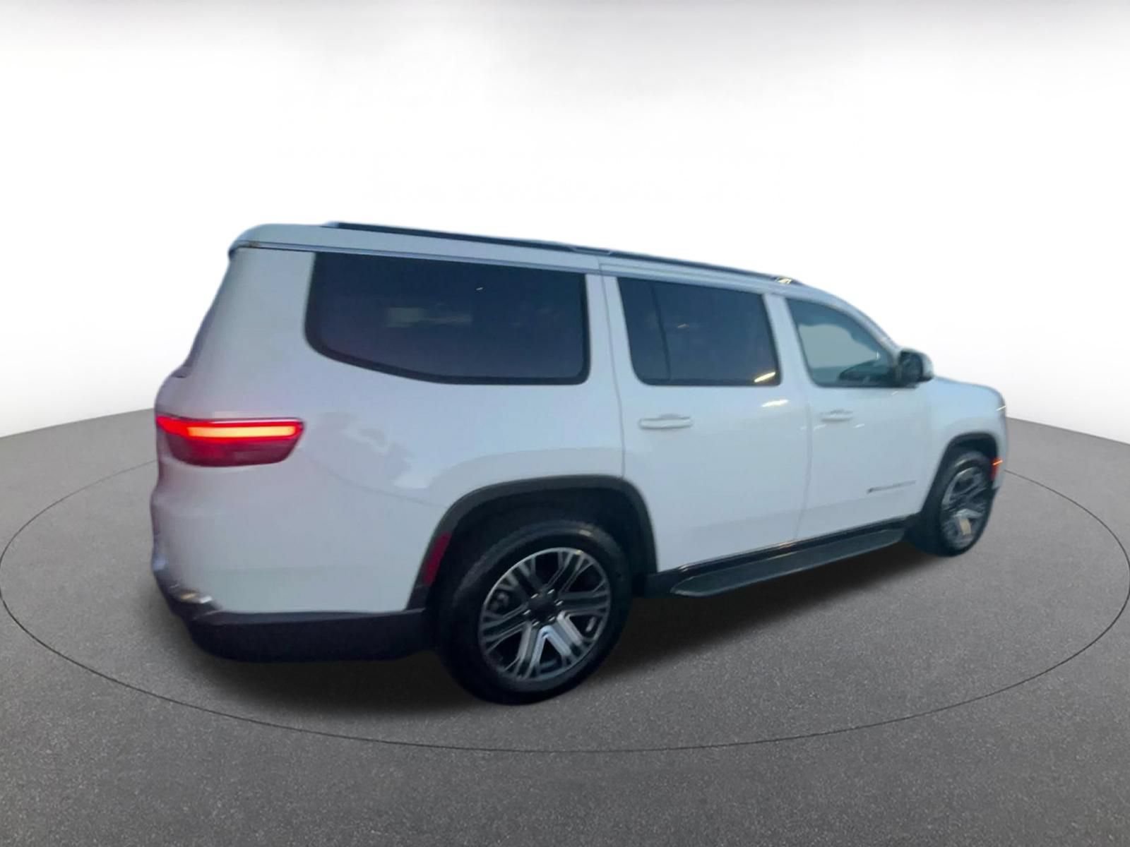 Used 2022 Jeep Wagoneer Series III AWD/4WD image 14