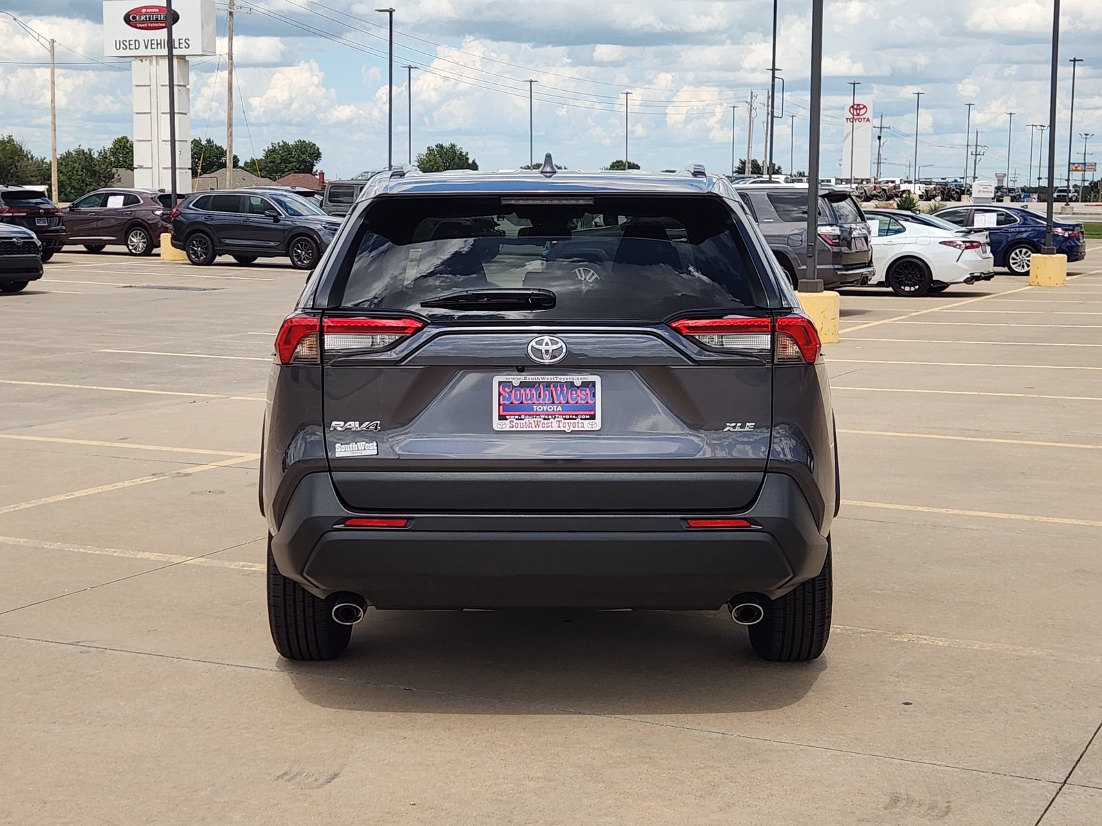 Used 2024 Toyota RAV4 XLE FWD image 8