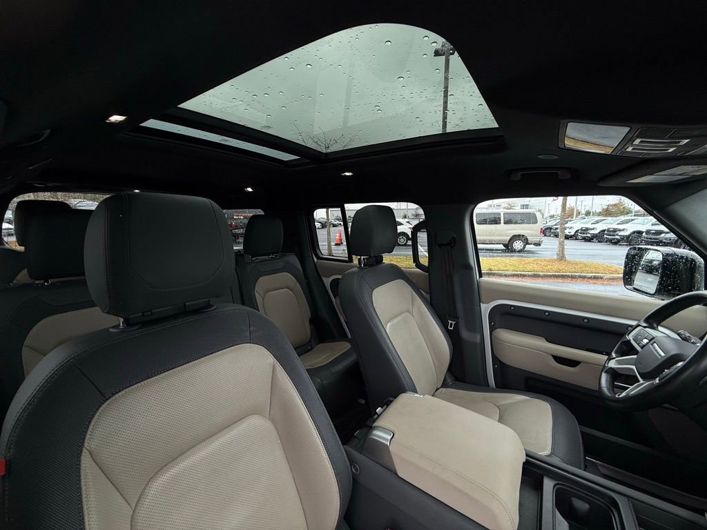 Used 2023 Land Rover Defender 130 X-Dynamic SE image 32