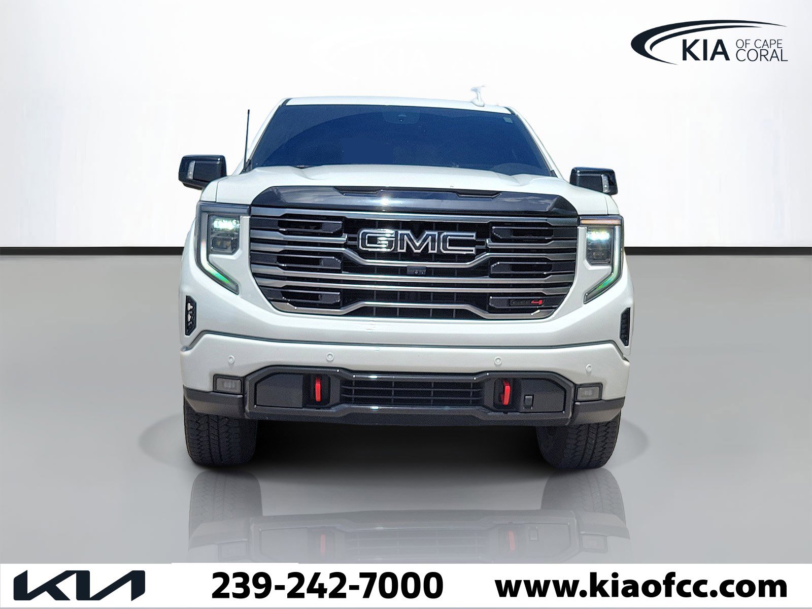 Used 2025 GMC Sierra 1500 AT4 w/ AT4 Premium Package AWD/4WD image 2