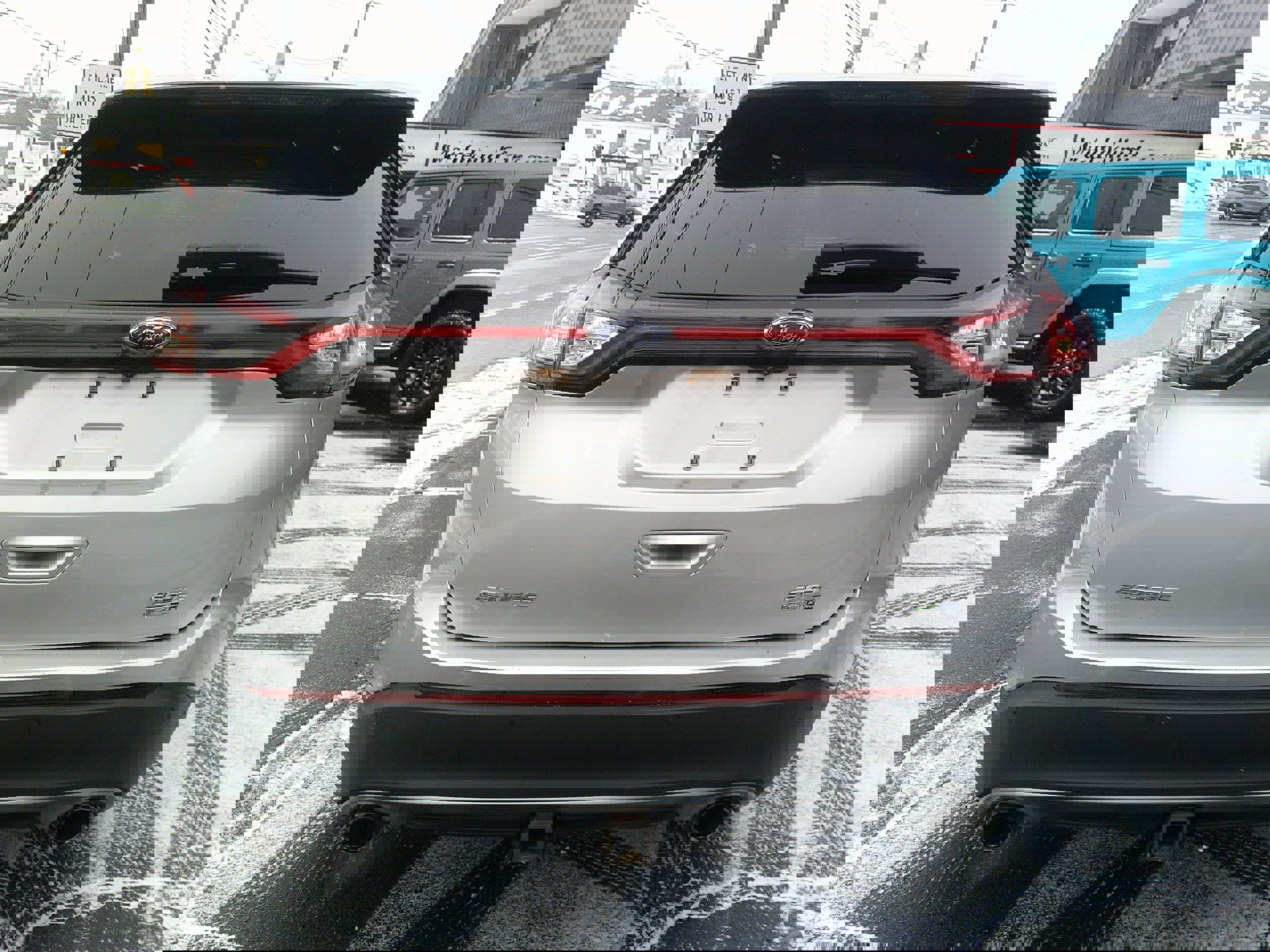 Used 2018 Ford Edge SEL w/ Equipment Group 201A image 4