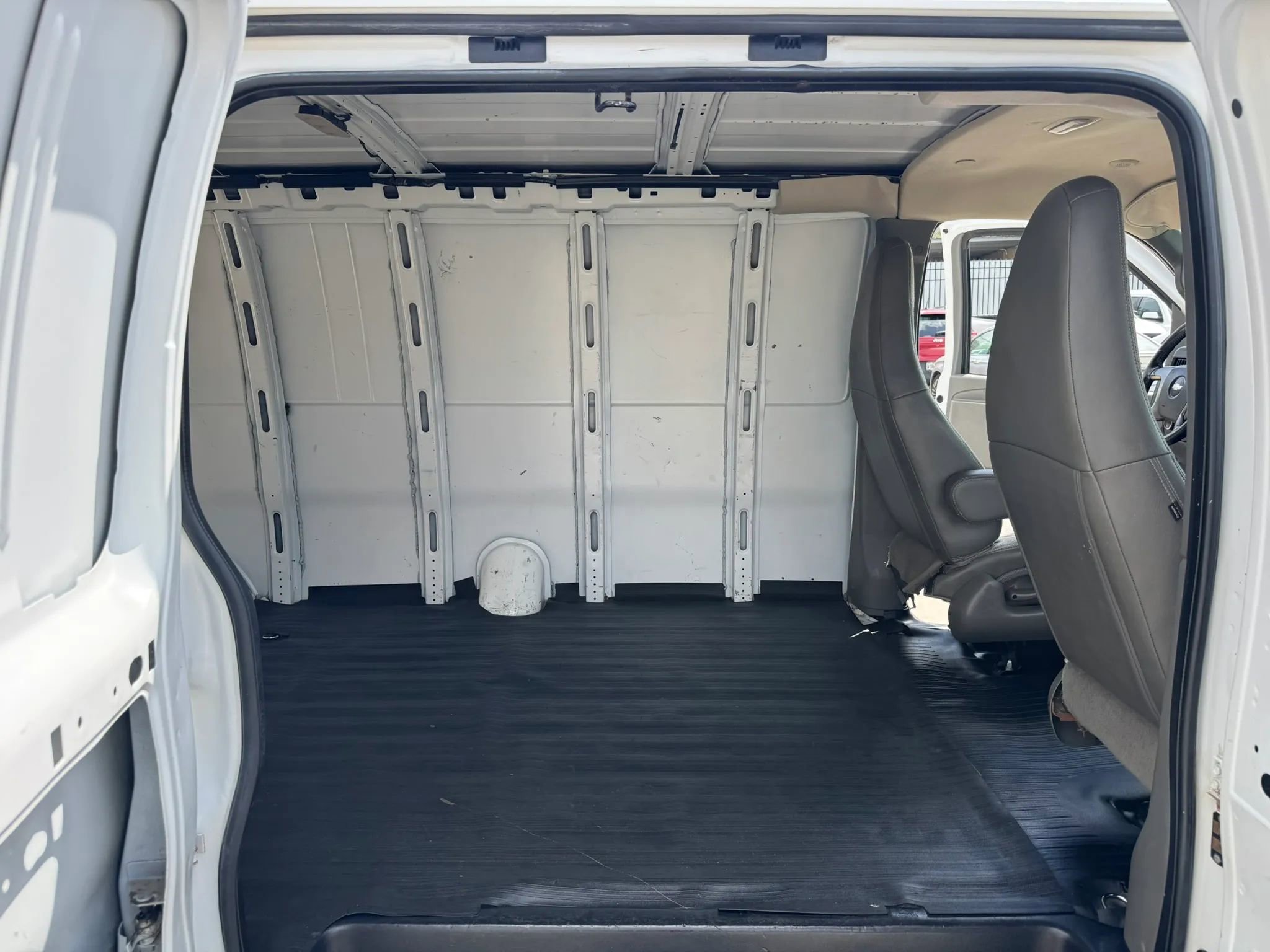 Used 2016 Chevrolet Express 3500 Extended image 29