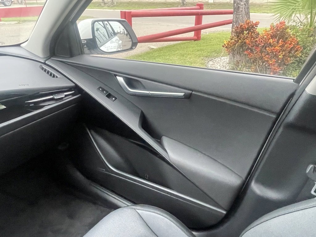 New 2024 Kia Niro Wave w/ Wave Preserve Package image 13