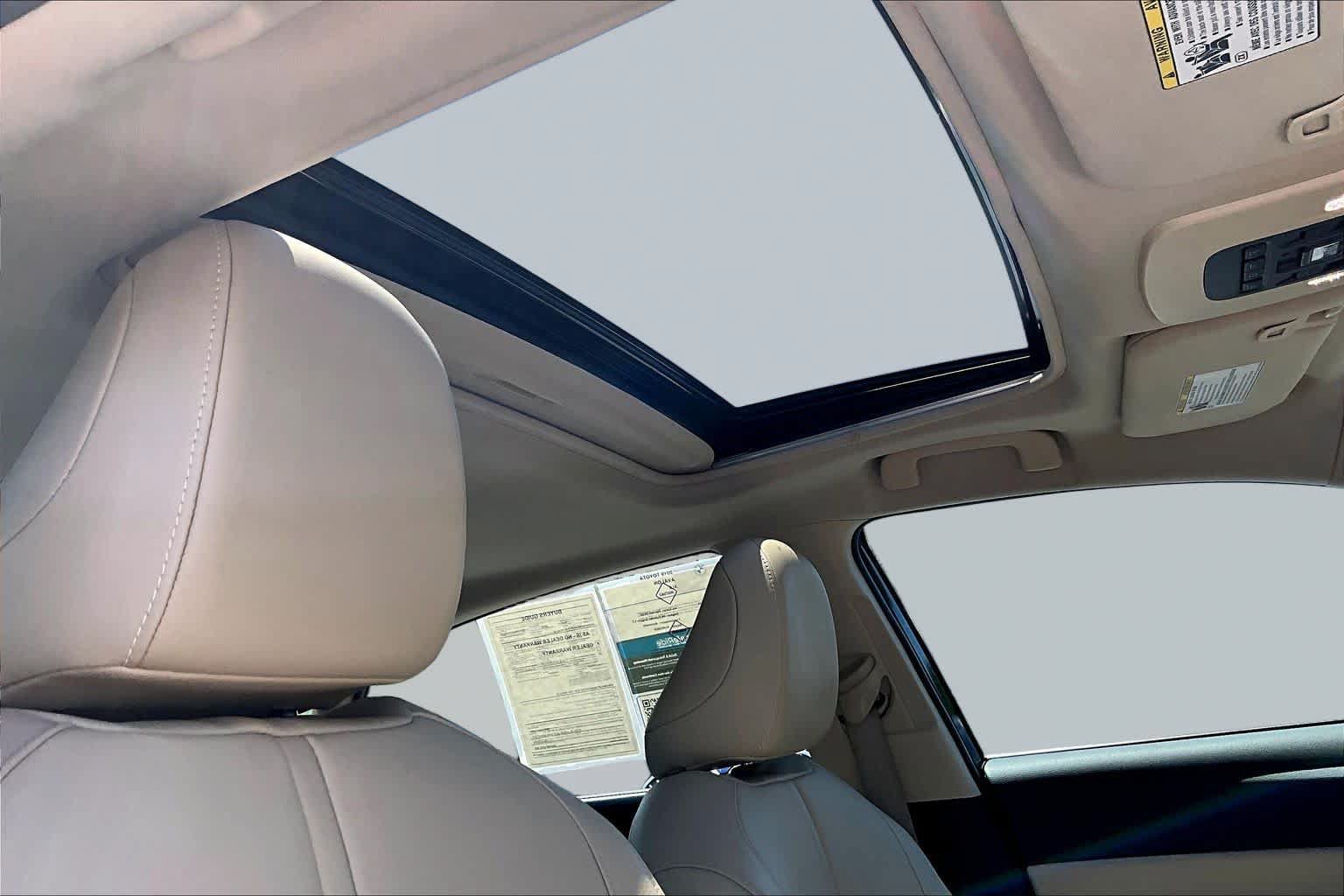 Used 2019 Toyota Avalon XLE w/ Moonroof Package FWD image 14