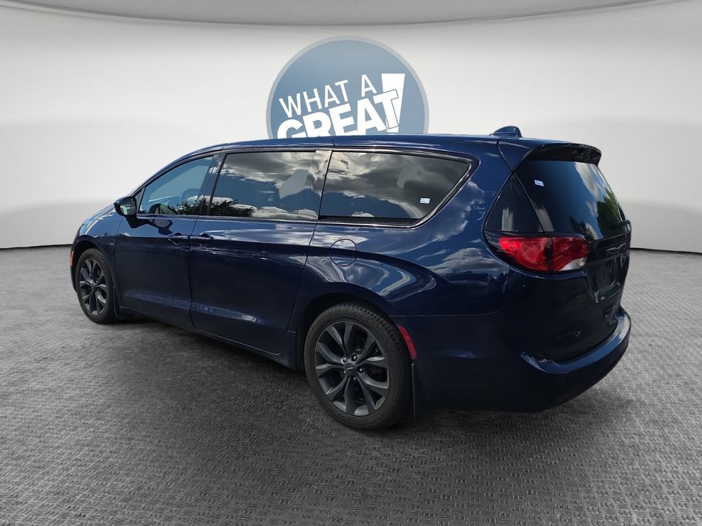 Used 2020 Chrysler Pacifica Touring w/ S Appearance Package FWD image 6