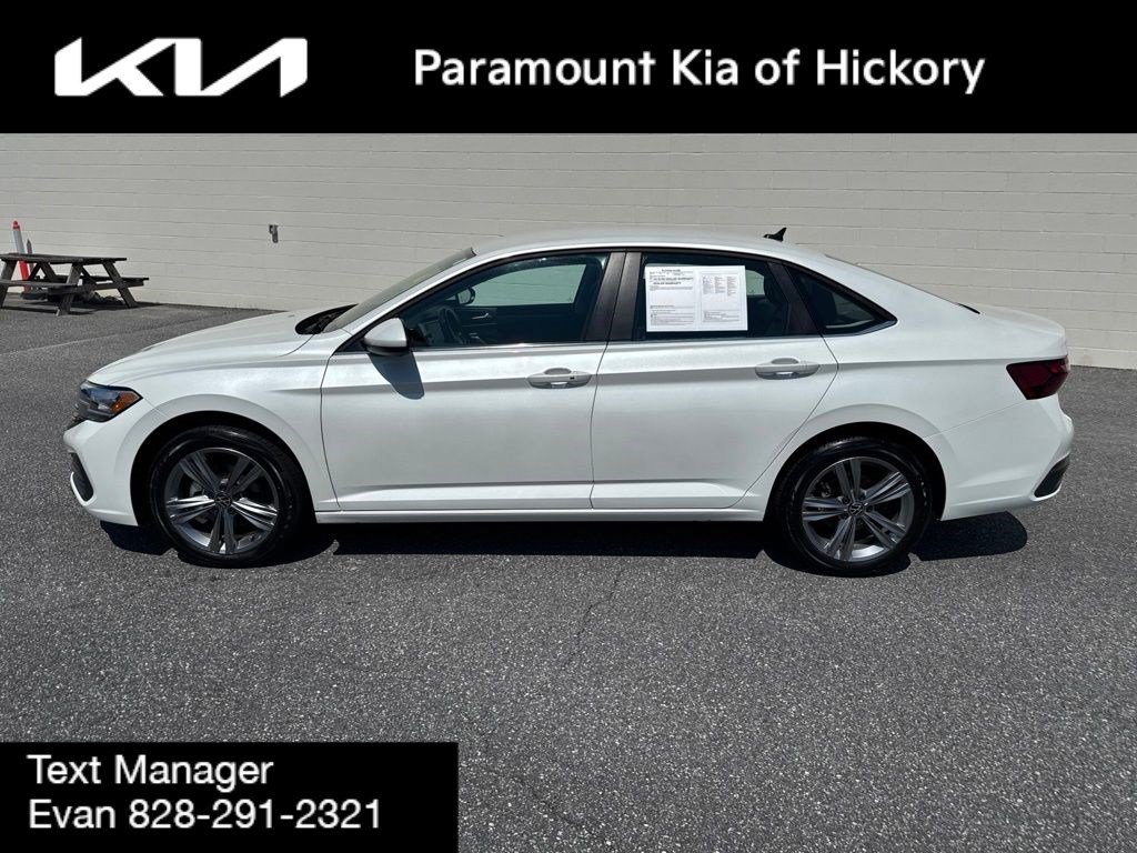 Used 2023 Volkswagen Jetta SE FWD image 4