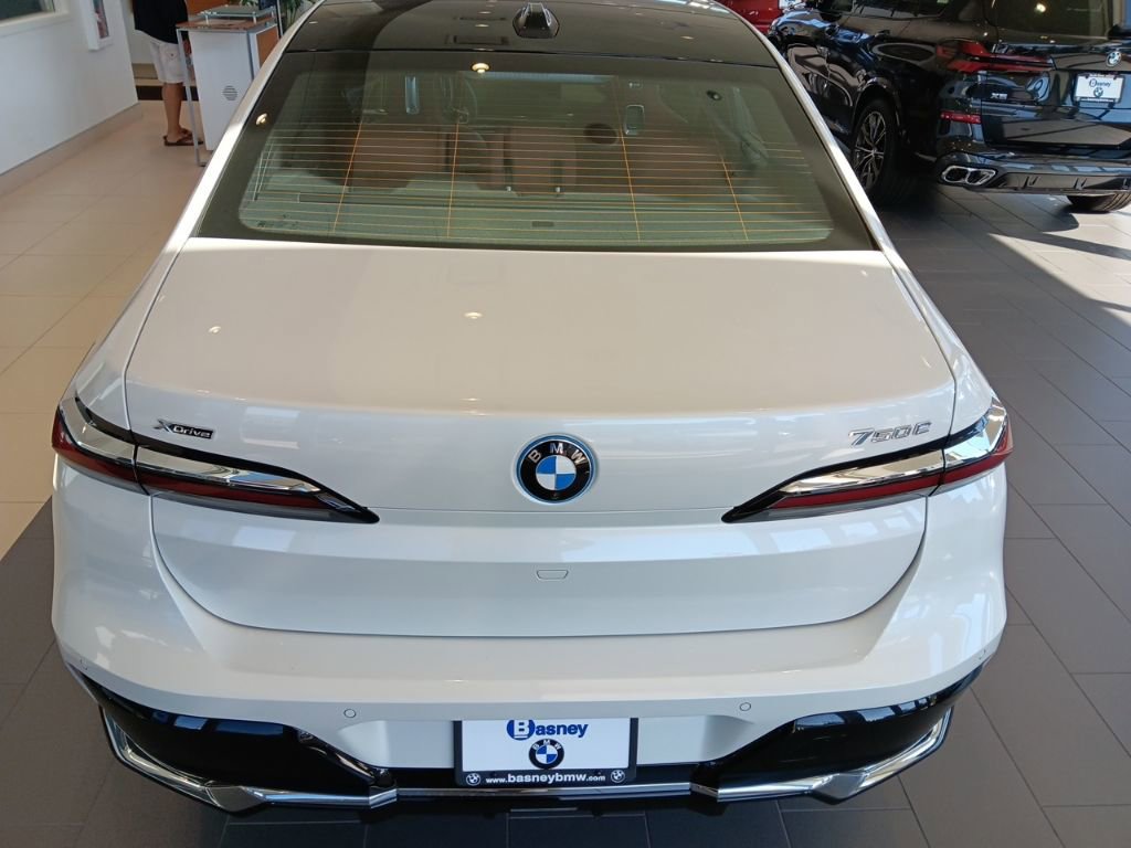 New 2026 BMW 750e xDrive image 6
