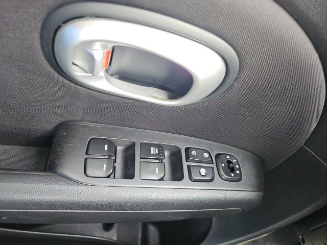 Used 2015 Kia Soul FWD image 16