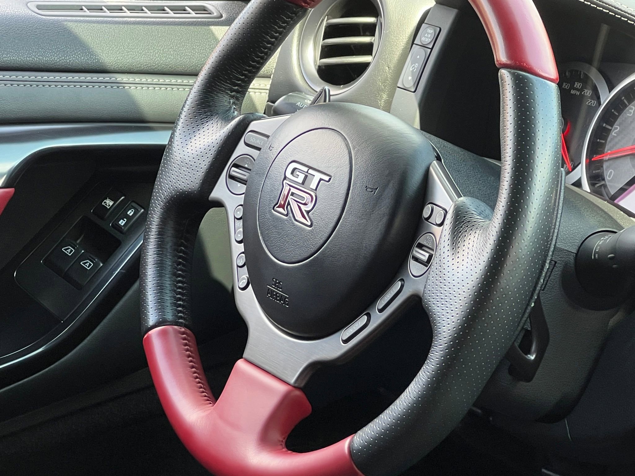 Used 2015 Nissan GT-R Black Edition image 21