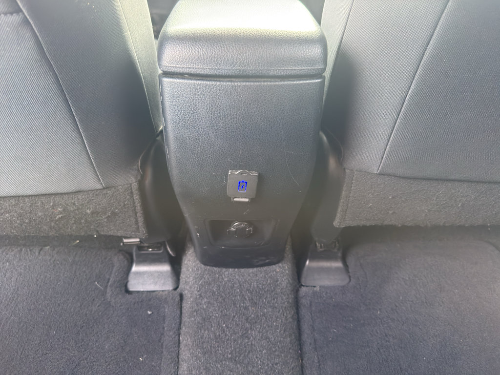 Used 2018 Toyota RAV4 LE FWD image 28