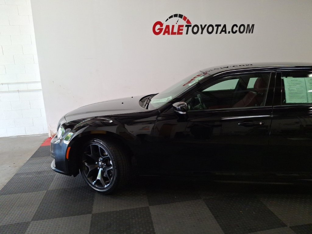 Used 2021 Chrysler 300 S w/ S Model Appearance Package RWD image 5