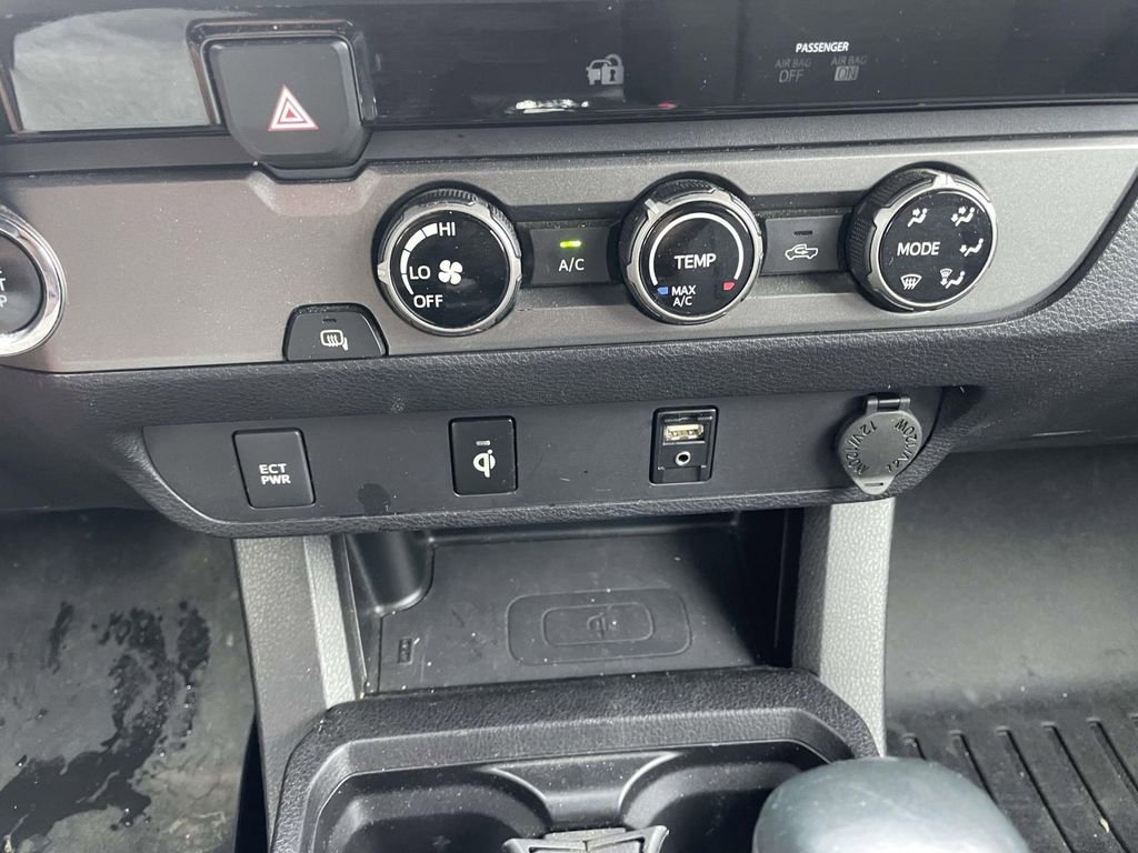 Used 2016 Toyota Tacoma TRD Sport image 41