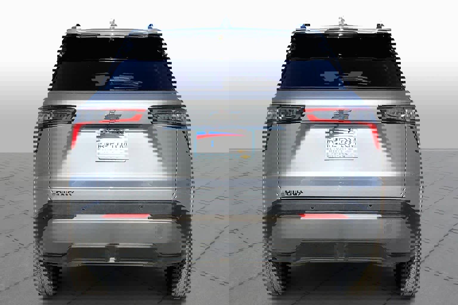 Used 2025 Chevrolet Equinox LT w/ Midnight Edition image 4