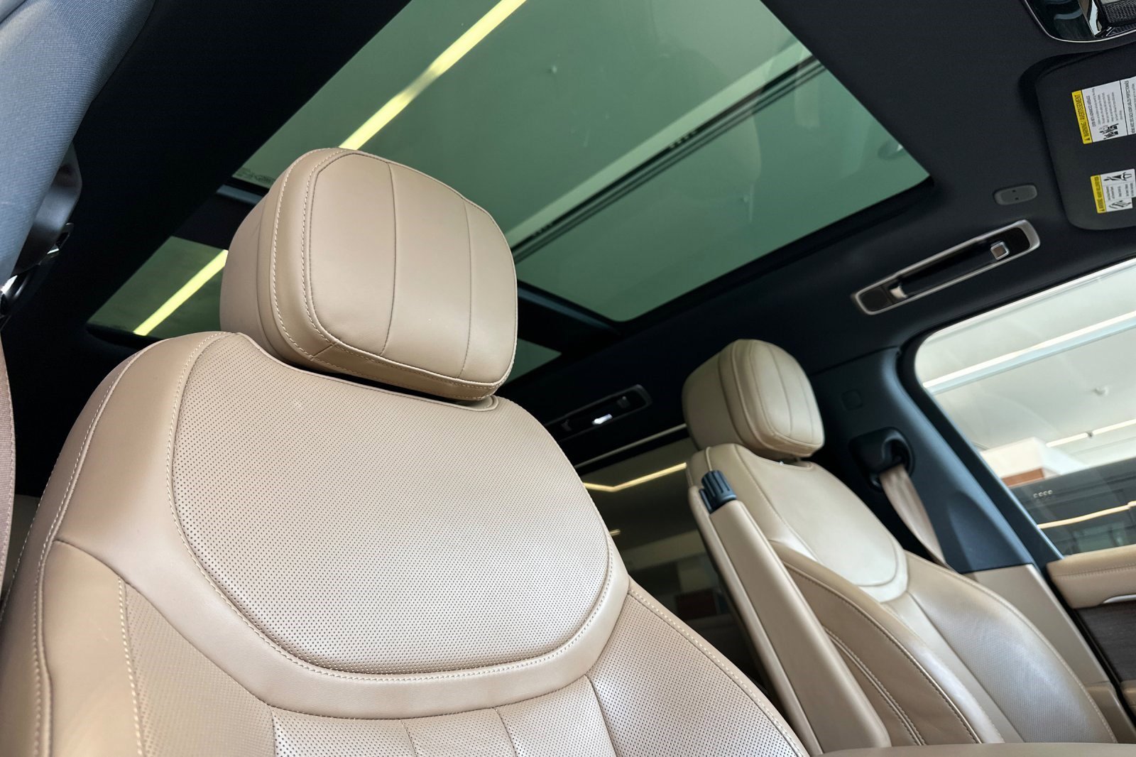 Certified 2025 Land Rover Range Rover Long Wheelbase SE image 25