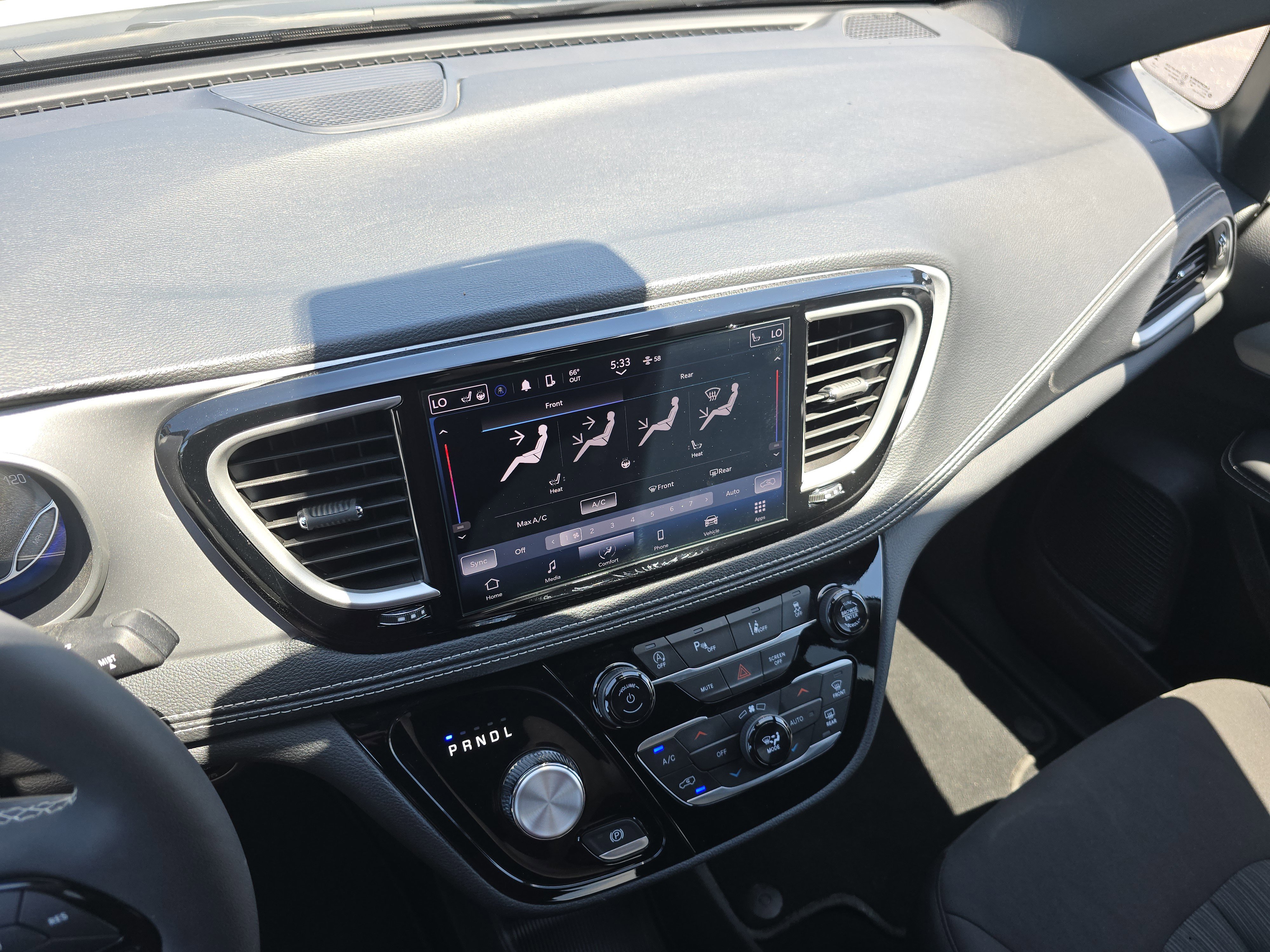 Used 2024 Chrysler Pacifica Touring FWD image 30