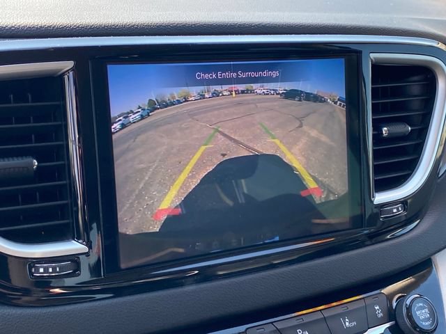Used 2024 Chrysler Pacifica Touring-L FWD image 11