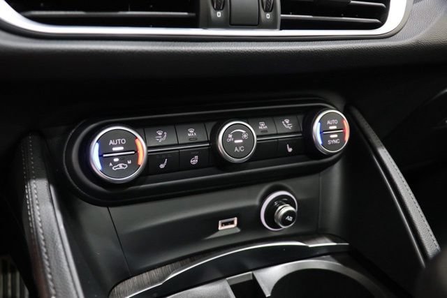Used 2023 Alfa Romeo Stelvio Ti AWD/4WD image 25