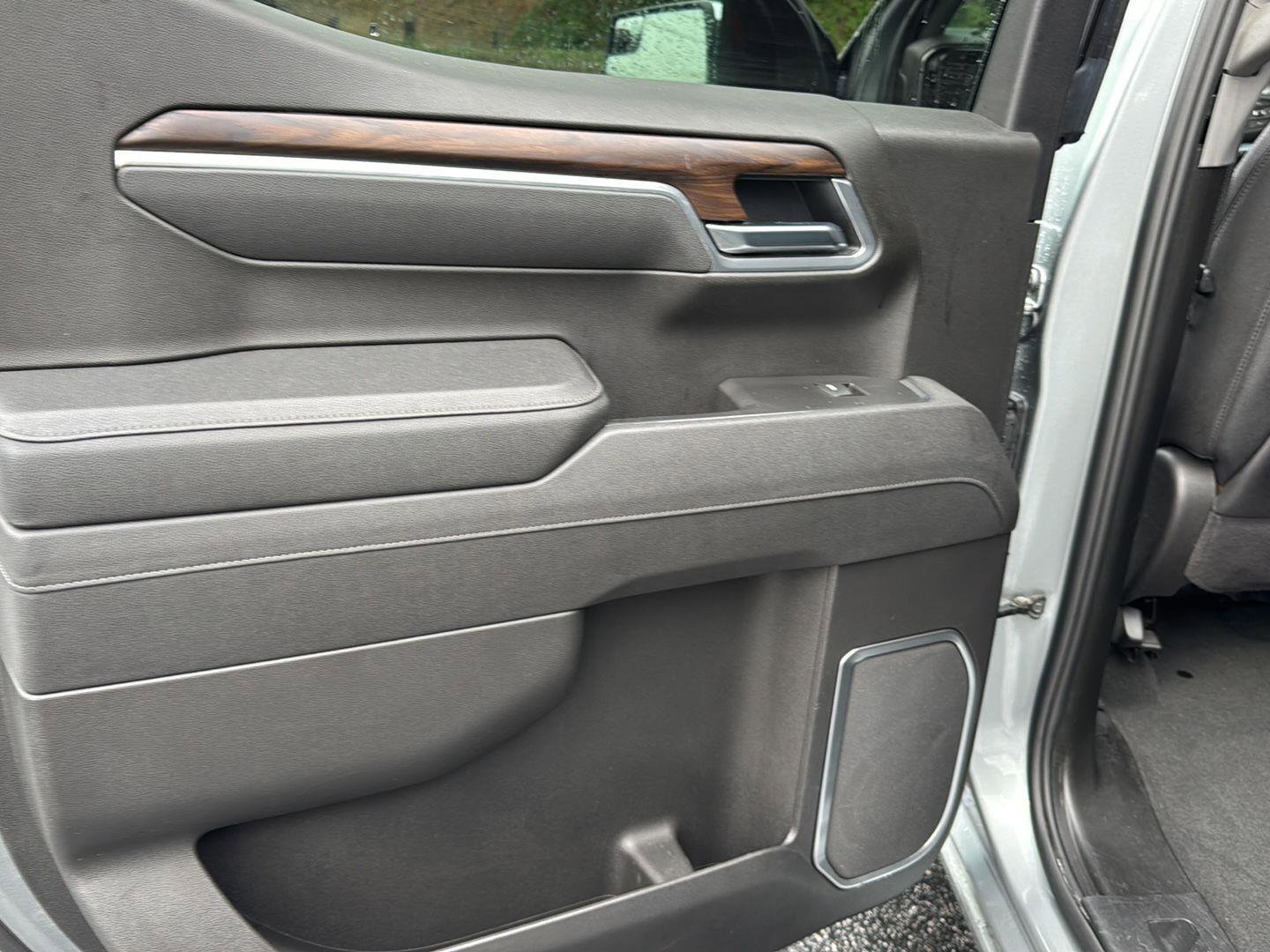 Used 2025 GMC Sierra 1500 SLT image 16