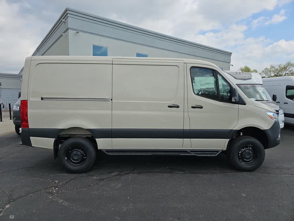 Used 2025 Mercedes-Benz Sprinter 2500 image 3