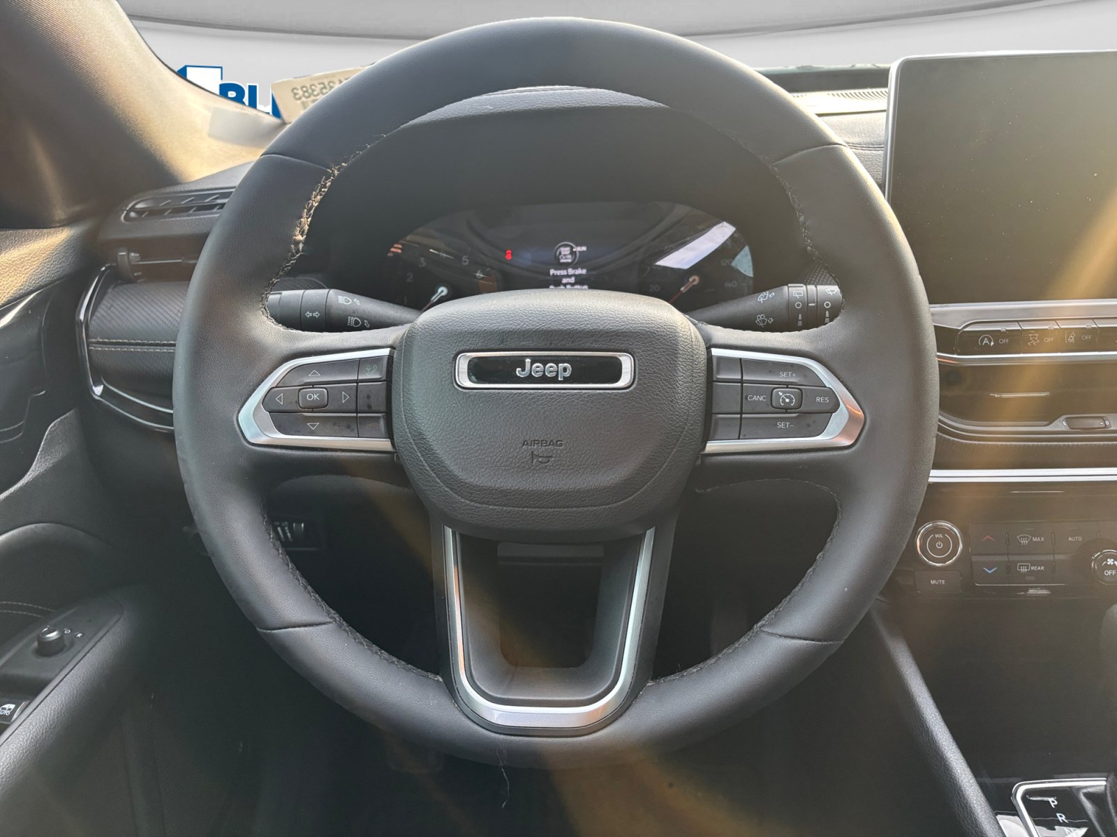 Used 2024 Jeep Compass Latitude w/ Convenience Group AWD/4WD image 13