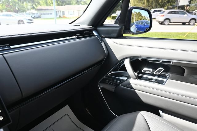 Used 2025 Land Rover Range Rover SE AWD/4WD image 28