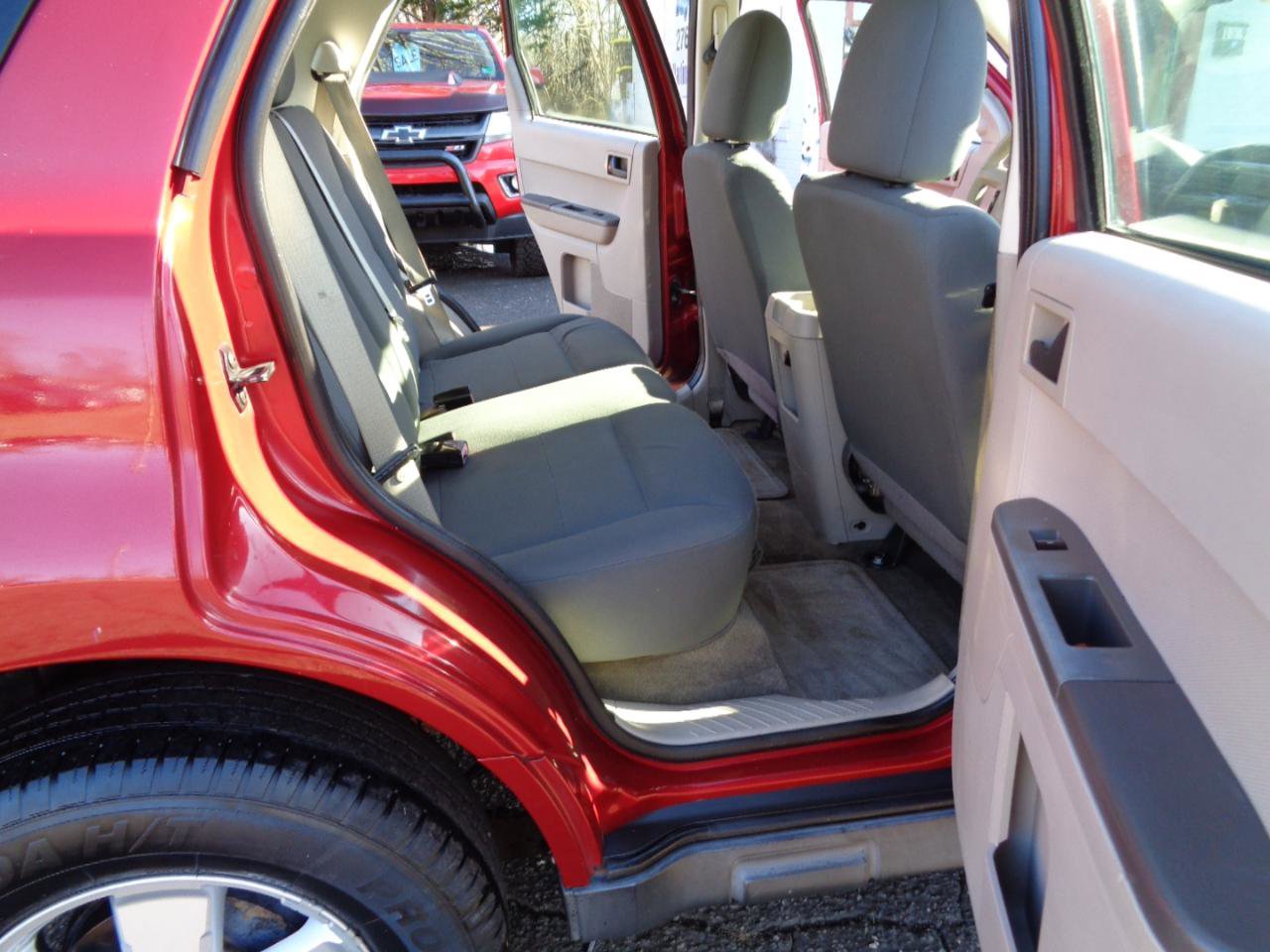 Used 2010 Ford Escape XLS FWD image 15